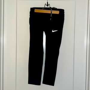 Nike leggings. 3/4 length. Like new.